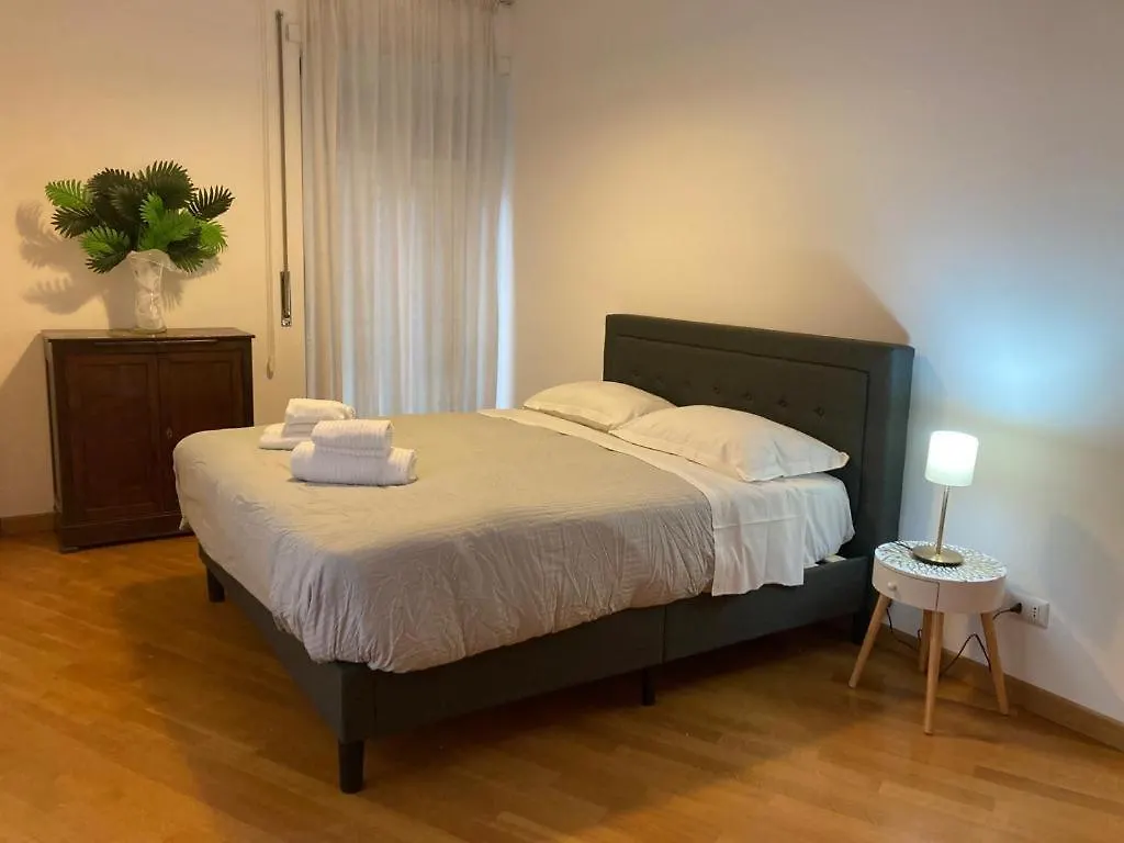 Fairome Apartment 2 Pini