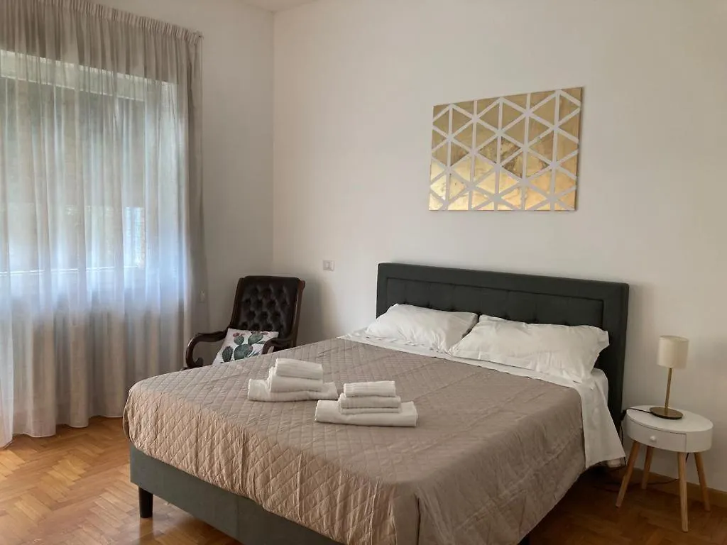 Fairome Apartment 2 Pini  Roma